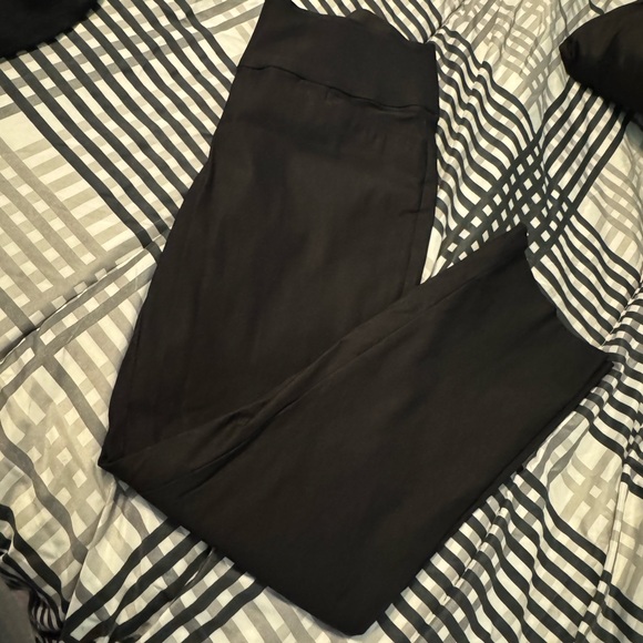 Apt. 9 Pants - Apt. 9 Women's Classic Black Straight Leg Pants. Pull-On Pants - Size 12P